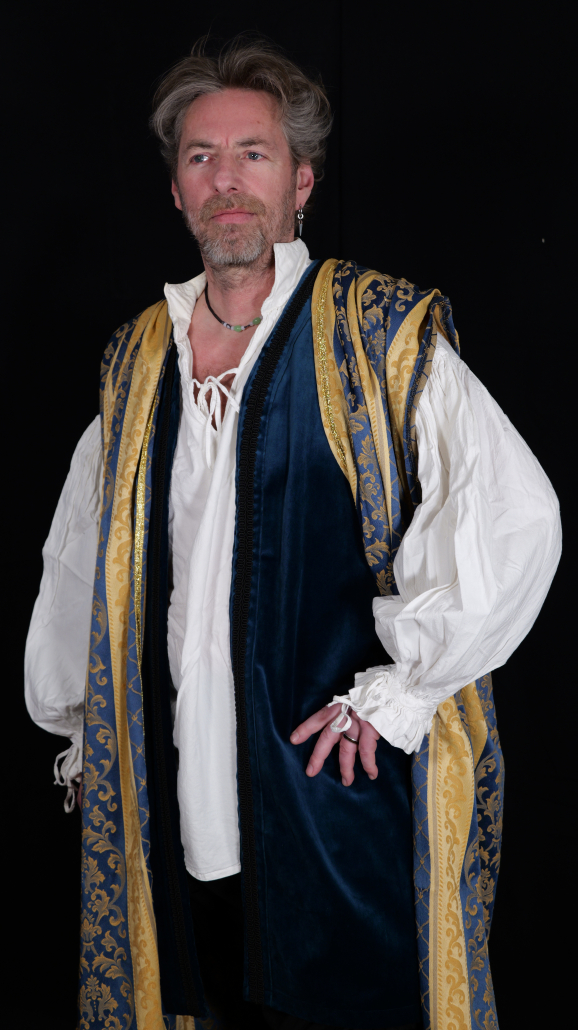 Cyril Ripoll dans le rôle d'Antonio Le Marchand de Venise